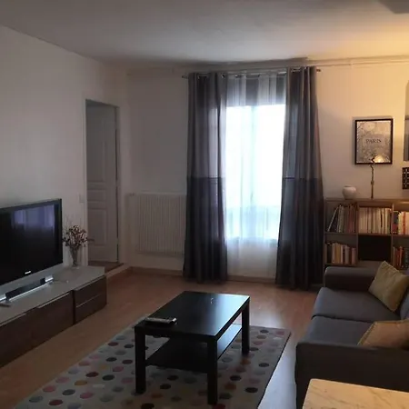Proche De Paris Comme A La Maison